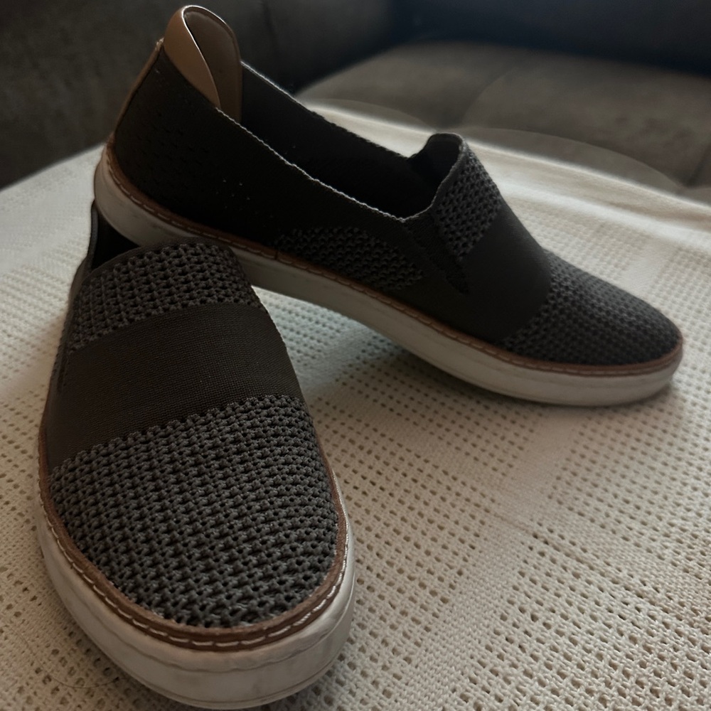 UGG Black Knit Flats - Picture 2 of 14